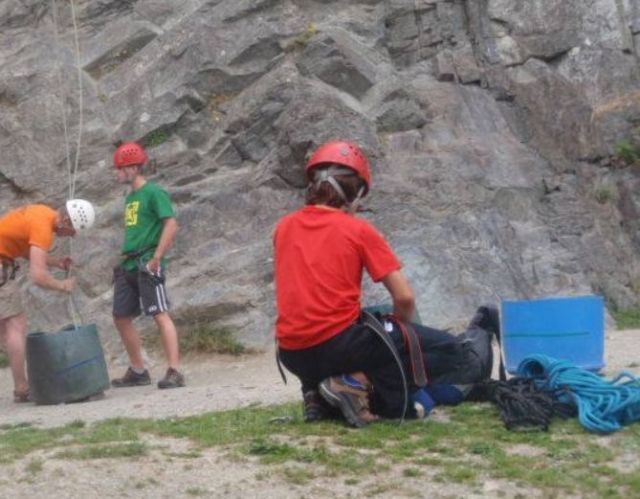  Preparing the safety ropes 